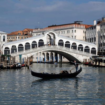 Lähes tyhjä kanaali Venetsiassa.