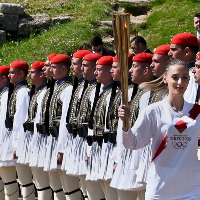 Olympiatuli sytytettiin Kreikassa 12. maaliskuuta 2020.