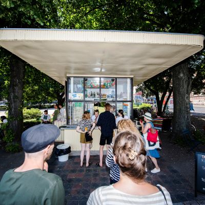 Kuvassa on Kruununhaassa sijaitseva lippakioski Tacos de Kuurna eli "Kiosquito".