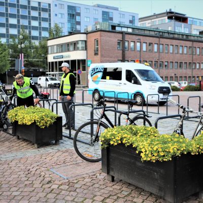 Pyöräparkki Lahden torin pohjoispäässä.