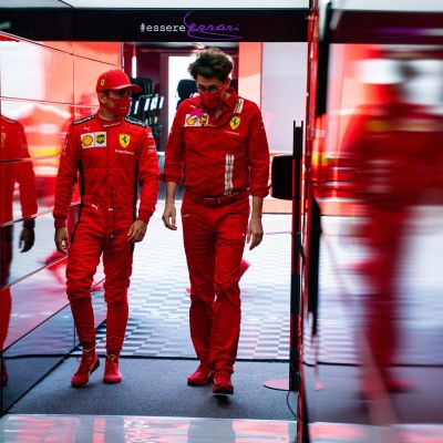 Ferrarin kausi on alkanut kaikkea muuta kuin tähtikuski Charles Leclercin ja tallipäällikkö Mattia Binotton toivomalla tavalla.