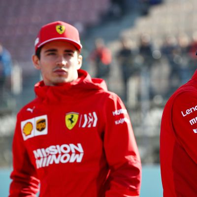 Charles Leclerc ja John Elkann 01032019