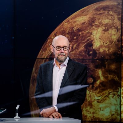 Esko Valtaoja vieraili Ylen klo 20.30 -uutislähetyksessä maanantaina.
