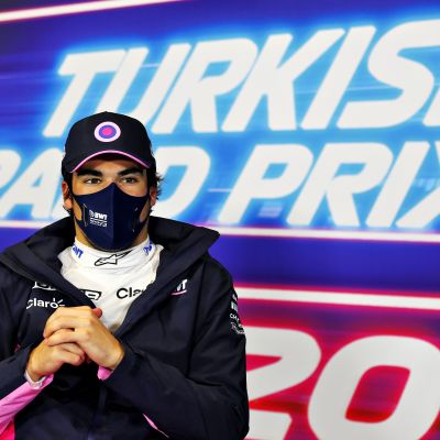 Lance Stroll lehdistötilaisuudessa Turkin osakilpailun jälkeen.