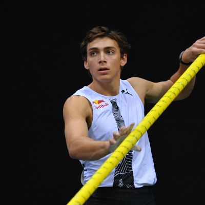 Armand Duplantis kuvassa