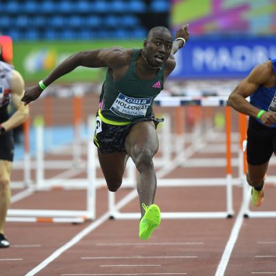 Grant Holloway rynni ME-aikaan, vieressä aitoi Elmo Lakka