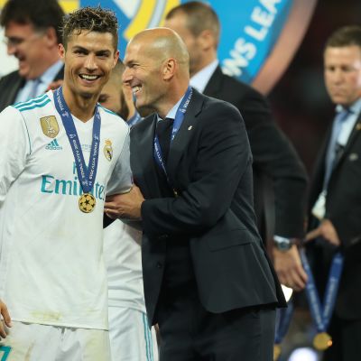 Cristiano Ronaldo ja Zinedine Zidane juhlatunnelmissa toukokuussa 2018.