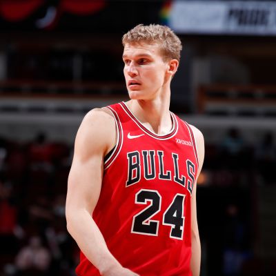 Lauri Markkanen lähikuvassa.