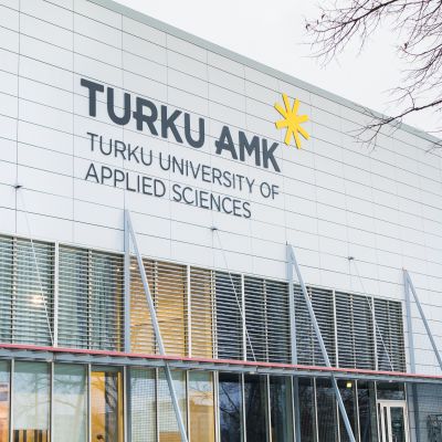 Turun ammattikorkeakoulun logo.