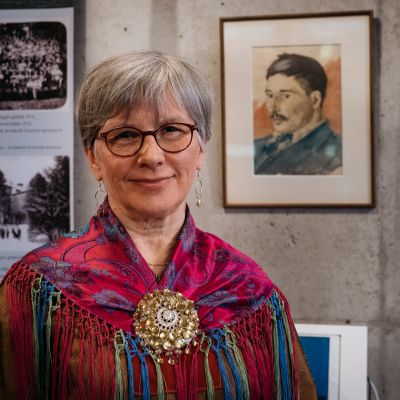 Vuokko Hirvosa mielas muitalusaid ja máidnasiid sáhtašii viiddidit girjjiin máŋgga mediai.