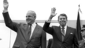 Tidigare tyska förbundskanslern Helmut Kohl och USA:s president Ronald Reagan 1987. Tysklands tidigare förbundskansler Helmut Kohl och USA:s president Ronald Reagan 1987.