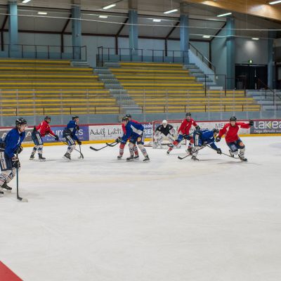Hermeksen joukkue harjoittelee.