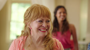 . En vän i nöden. Cheryl (Jacki Weaver) är den tuffa typen som visar sig ha även mjukare sidor. Jacki Waver som Marthas väninna i Poms.