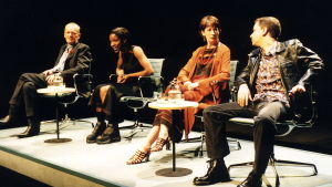 Scen ur uppsättningen av Sarah Kanes Crave 1998. Alan Williams, Ingrid Craigie, Sharon Duncan-Brewster och Paul Thomas Hickey. Scen ur uppsättningen av Sarah Kanes Crave 1998. Alan Williams, Ingrid Craigie, Sharon Duncan-Brewster och Paul Thomas Hickey.