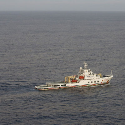 Det kinesiska fartyget Nan Hai Ji letar efter det försvunna planet i södra Indiska oceanen.