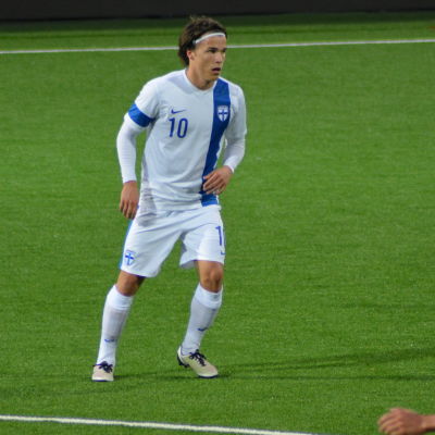 Simon Skrabb är mittfältsmotor i Finlands U21-landslag.