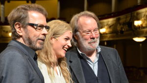 Maria Ylipää med Björn Ulvaeus och Benny Andersson under Kristina från Duvemåla på Svenska Teatern. benny andersson, björn ulvaeus och maria ylipää i kristina från duvemåla