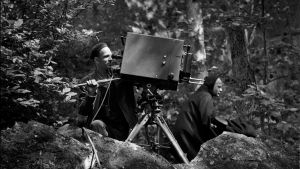 Bergman - elämä neljässä näytöksessä. Ingmar Bergman kuvaamassa