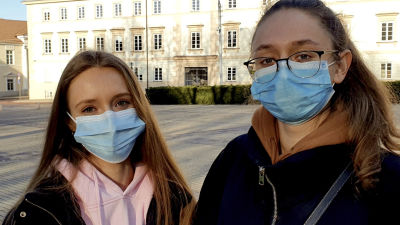 Viktorija Sorkina och hennes syster.