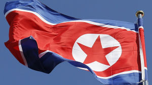 Nordkoreas flagga vajar över allt färre beskickningar eftersom Nordkorea har stängt eller tvingats stänga många ambassader världen runt Nordkoreas flagga vajar över allt färre beskickningar eftersom Nordkorea har stängt eller tvingats stänga många ambassader världen runt