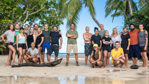 Deltagarna i svenska Robinson 2020. Deltagarna i svenska Robinson 2020 uppställda på en strand.