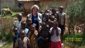 Sonja Kurtén-Vartio på uppdrag i Kenya. Sonja Kurtén-Vartio på uppdrag i Kenya 2007.