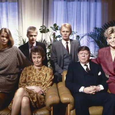 Gruppbild av familjen Bergström i tv-serien, 1988