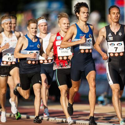 Kuvassa etualalla Panu Jantunen, Samu Mikkonen ja Joonas Rinne