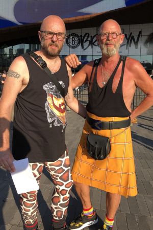 Holländska deltagare i Worldpride i New York, vana med tillåtande attityd hemifrån. Holländska deltagare på Prideevenemang i Brooklyn.