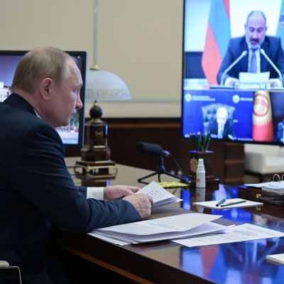 Venäjän presidentti Vladimir Putin kokousti maanantaina etänä CSTO:n liittolaismaiden johtajien kanssa.