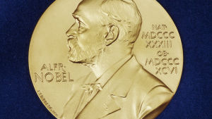 Nobelmedaljen Nobelprismedaljen som pristagarna får (separata medaljer för freds- och ekonomipriset)