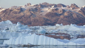 Bild tagen av Greenpeace på issmältningen vid glaciären Helheim i sydöstra Grönland i september 2009