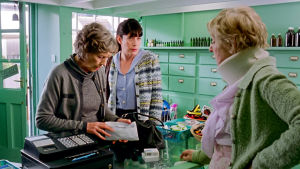 Ruth Ellingham (Eileen Atkins, vas.), Louisa Ellingham (Caroline Catz) ja Sally Tishell (Selina Cadell). Doc Martin -sarjasta nähdään 9. ja samalla viimeinen tuotantokausi.