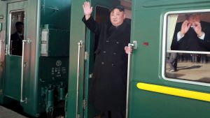 Kim Jong-Un stiger på tåget i Pyongyang för att åka till Vietnam 23.2.2019 Kim Jong Un stiger på tåget i Pyongyang för att åka till Vietnam 23.2.2019