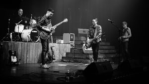 Jerry Lindqvist är inte bara soloartist. Han spelar också i bandet Jerry and the Outlaws. Jerry Lindqvist.