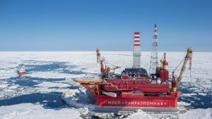 Gazprom har satsat hårt på arktisk olja. Nya borrningar i arktis kan ändå komma att läggas på is som olönsamma om oljepriset inte stiger. Gazproms oljerigg i Barents hav