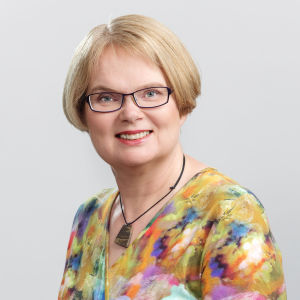 Erja Mäkelä berättar om munskydd och hur du väljer rätt munskydd. Erja Mäkelä, äldre expert vid Arbetshälsoinstitutet.
