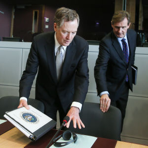 Handelsambassadör Robert Lighthizer har lagt fram ett förslag om höjda importtullar för 30 miljarder dollar för kinesiska produkter Handelsminister Robert Lighthizer har lagt fram ett förslag om höjda importtullar för 30 miljarder dollar för kinesiska produkter