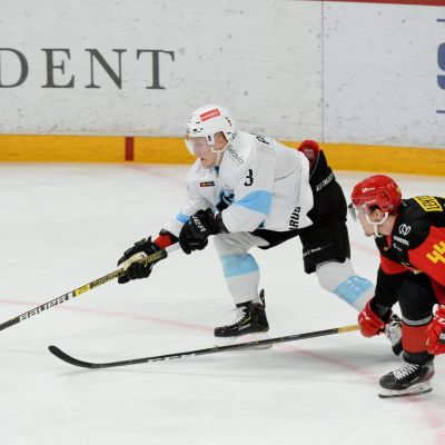 Minskin Teemu Pulkkinen ja Jokereiden Mikko Lehtonen. Kuva 11.10.2019