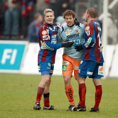 Mihaly Szerovay torjui JJK:n maalilla, kun joukkue säilytti paikkansa Veikkausliigassa keväällä 2010. Kymmenen vuotta myöhemmin hän on akateemisesti koulutettu "jalkapalloprofessori."