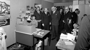 Republikens president Urho Kekkonen bekantade sig med Yles datorer år 1970. Kekkonen bekantar sig med Yles resultatservice vid riksdagsvalet 1970