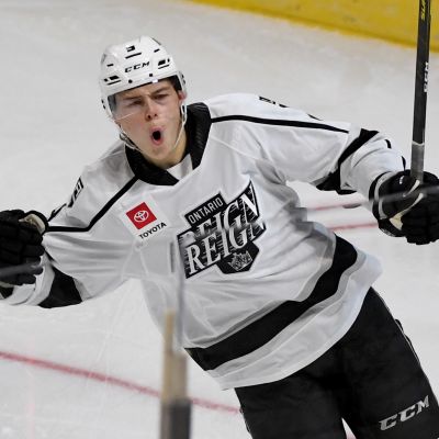 Rasmus Kupari tuulettaa maalia.