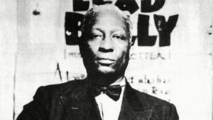 Huddie William Ledbetter a.k.a. Lead Belly eller Leadbelly Huddie Ledbetter bättre känd som Lead Belly