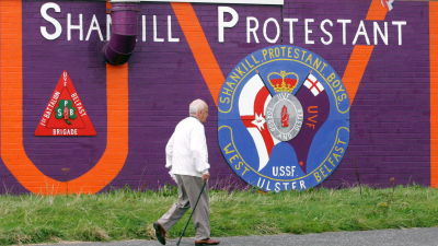 En väggmålning i Belfast som uttrycker stöde för den lojalistiska paramilitära organisationen UVF