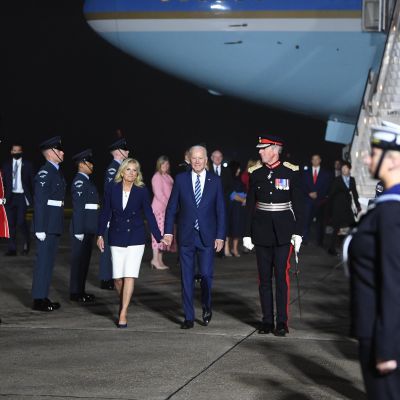 Joe Biden tarkastaa kunniakomppanian