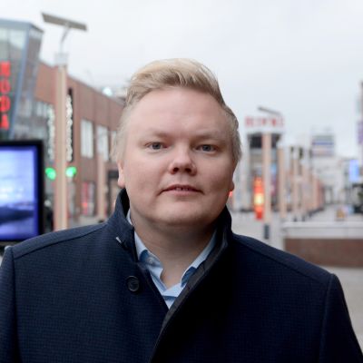 Ministeri Antti Kurvinen lupaa opintolainahyvityksiä syrjäseuduille muuttaville osaajille