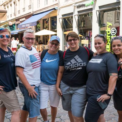 Texasin Austinista matkannut naisporukka kehui Lyonin kisatunnelmaa ja ruokatarjontaa.