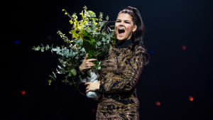 Saara Aalto Saara Aalto juhlistaa voittoaan Uuden Musiikin Kilpailussa 2018