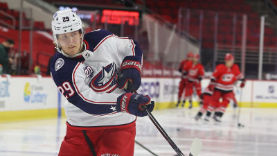 Patrik Laine spelar ishockey.
