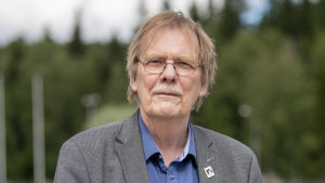 Runoilija Kari Aronpuro